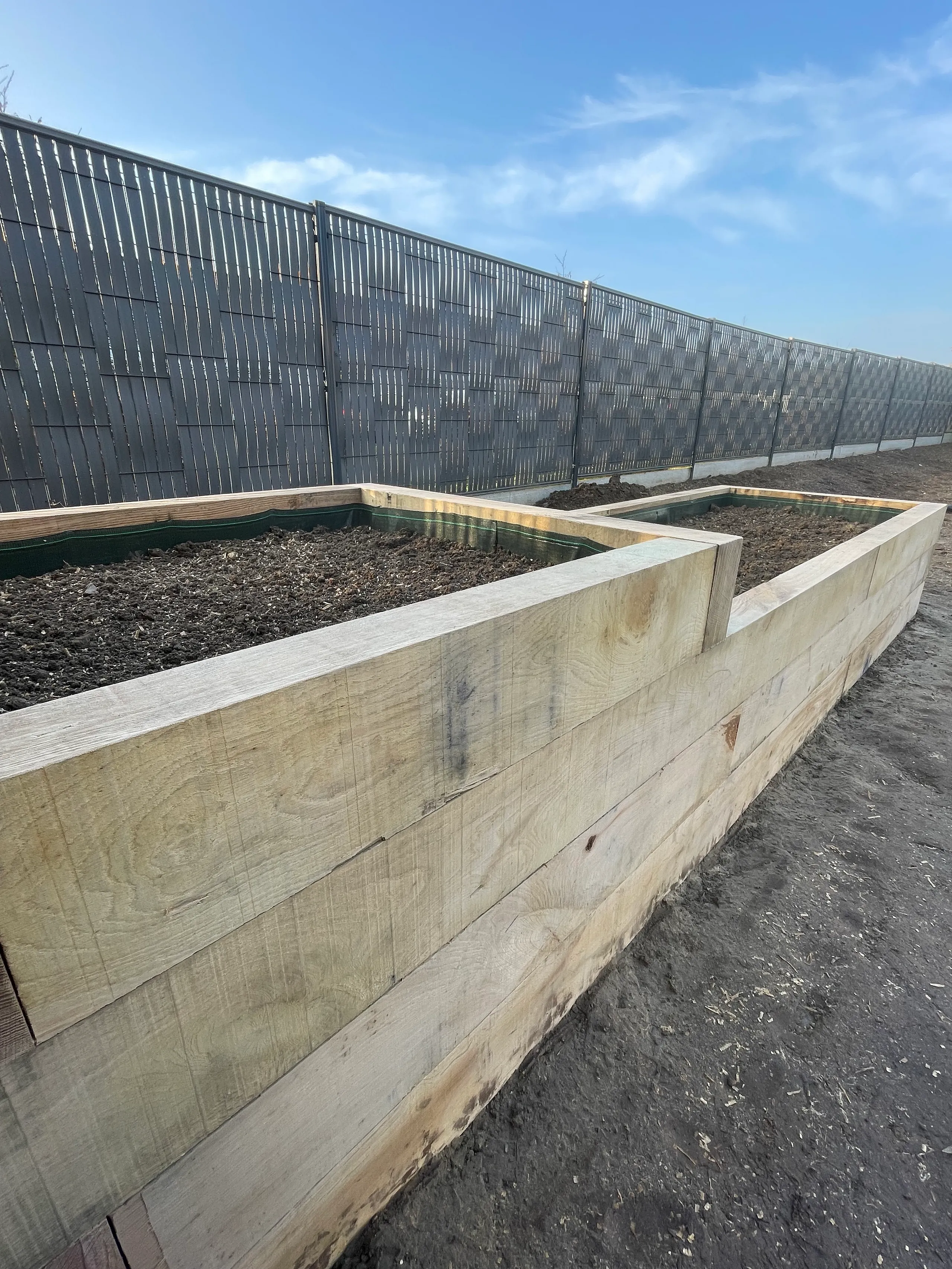 Clôture et bacs surélevés en bois